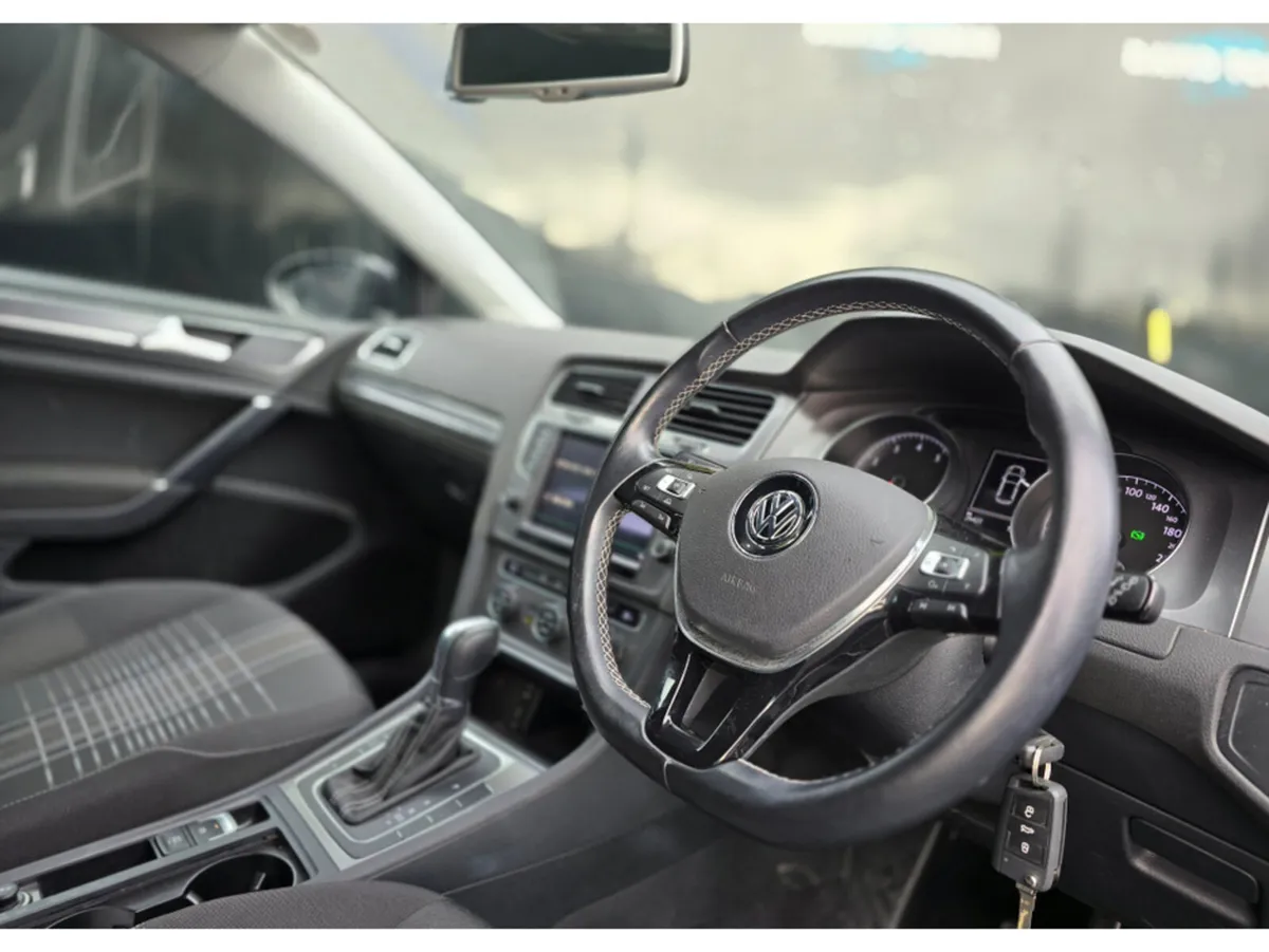 Volkswagen Golf LOUNGE 1.2 TSI AUTO - Image 2