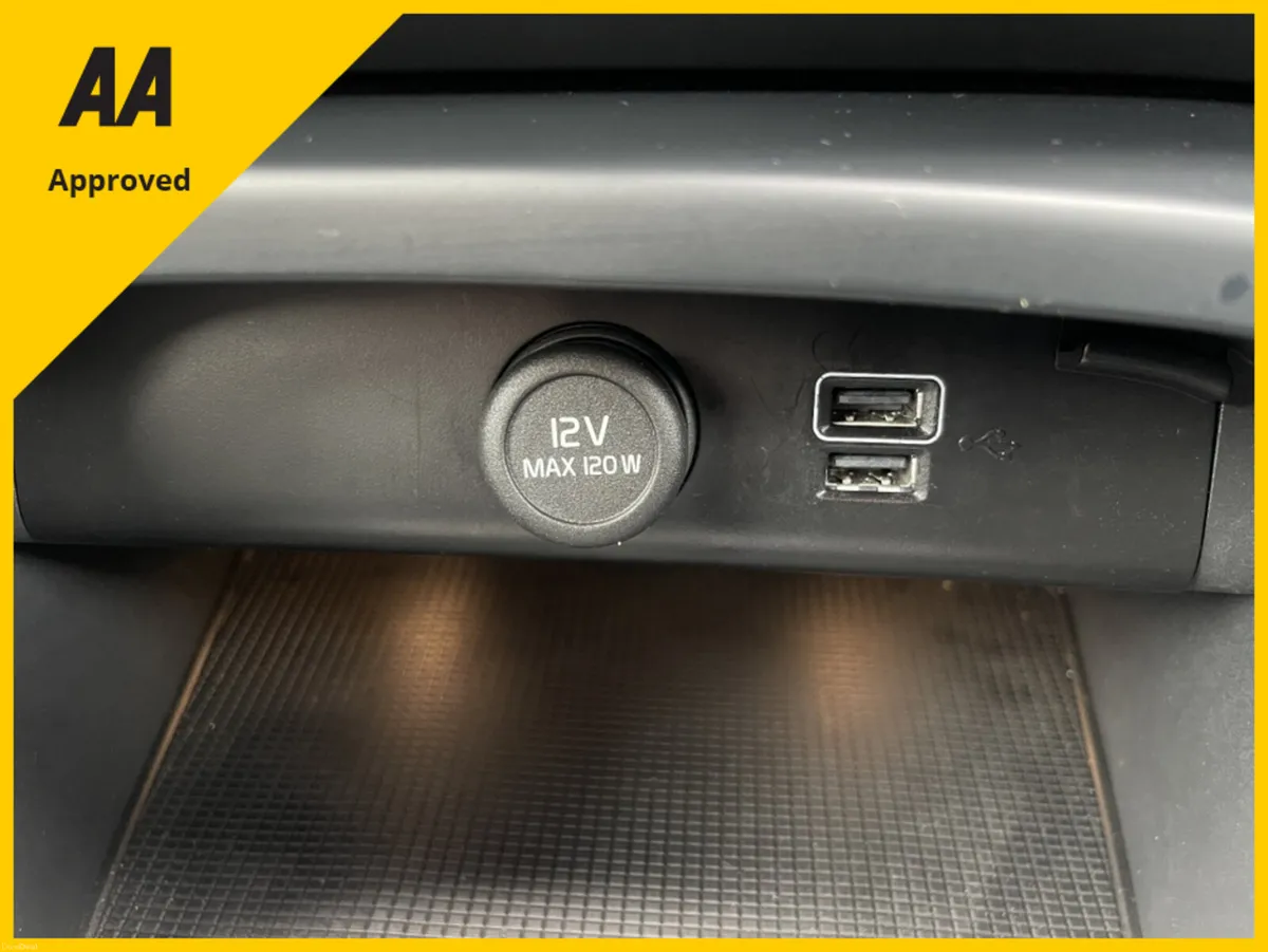 Volvo XC40 R-DESIGN T4 RECHARGE FREE DELIVERY - Image 2