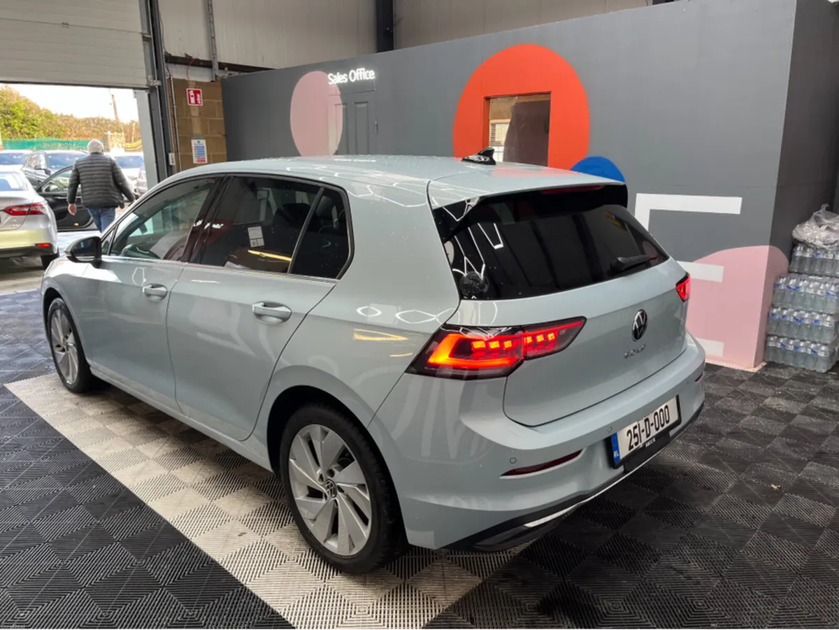 Volkswagen Golf 2025 VOLKSWAGEN GOLF 5D 2.0 AUTOMA - Image 4