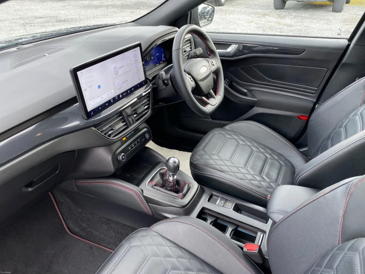Ford Focus ST-Line X 1.0 MHEV 125BHP... Full leath - Image 3