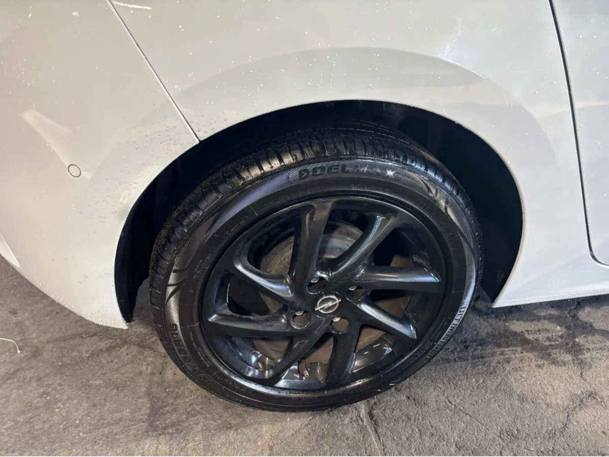 Opel Corsa SPORT 1.2 75PS-PET-5SP 4DR - Image 3