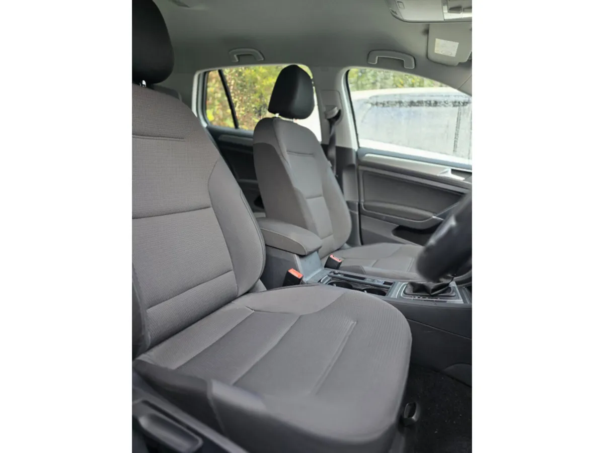Volkswagen Golf 1.2 TSI AUT0 LOW MILEAGE - Image 3