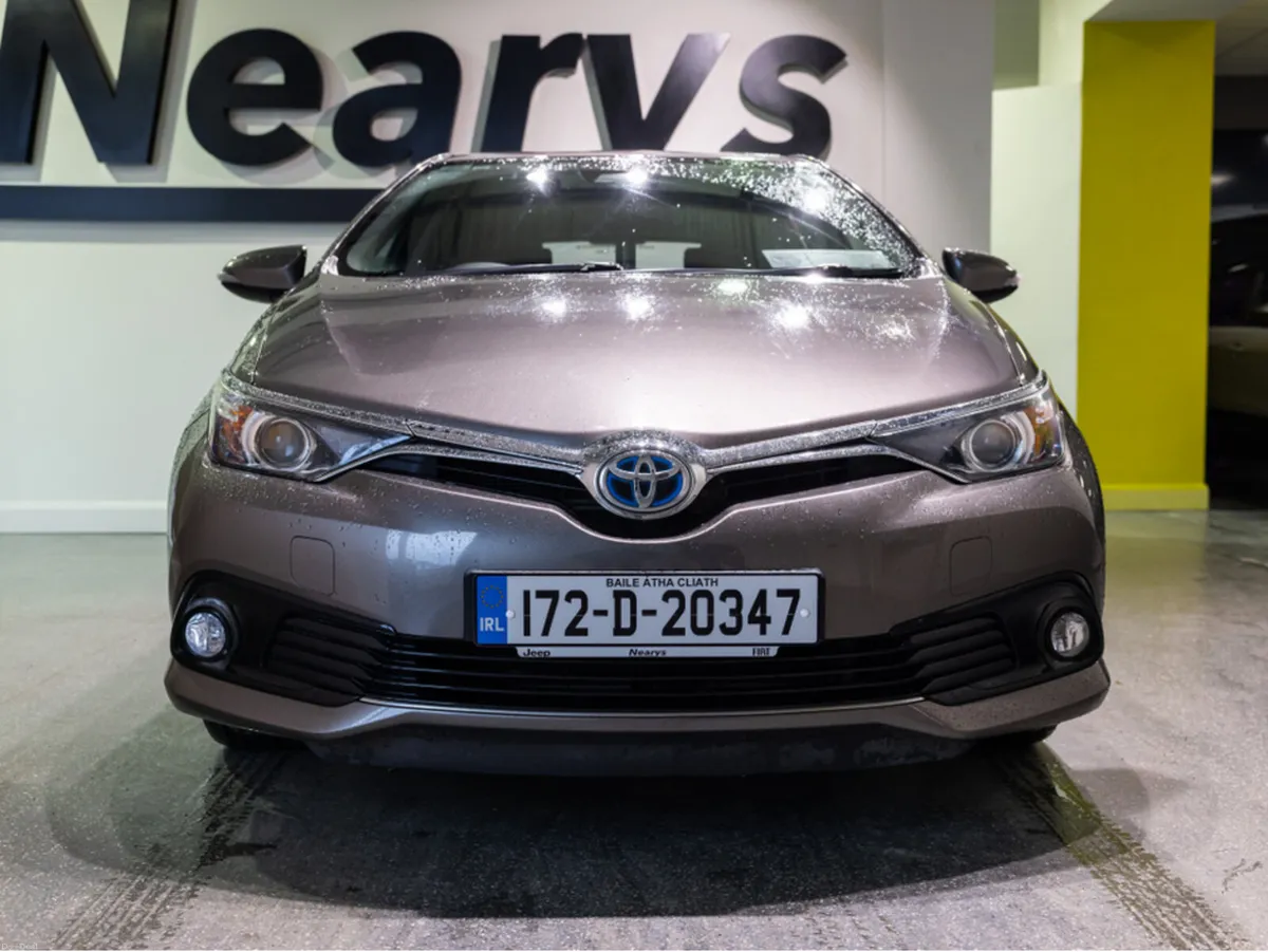 Toyota Auris HYBRID LUNA 4DR AUTO - Image 2