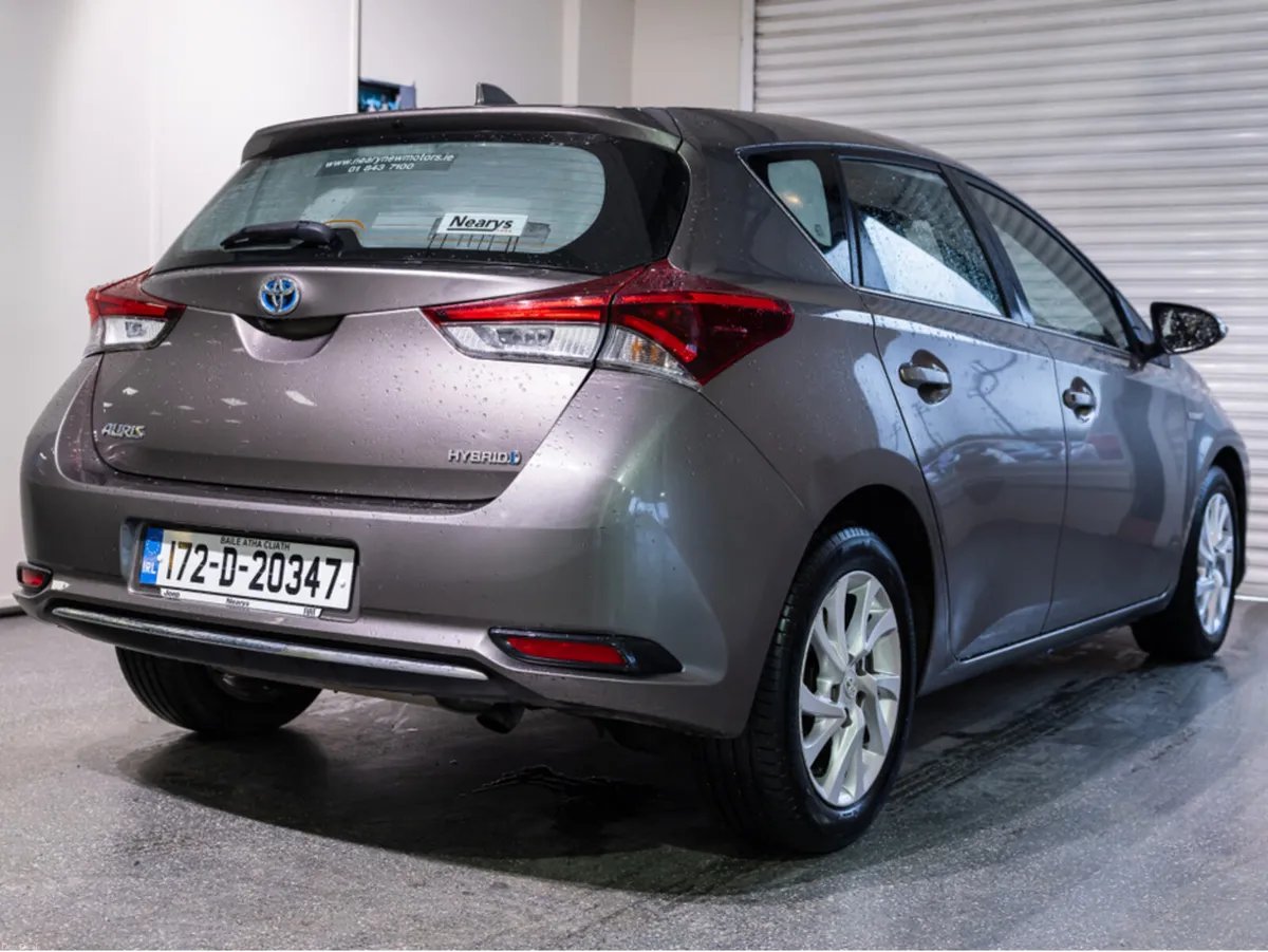 Toyota Auris HYBRID LUNA 4DR AUTO - Image 4