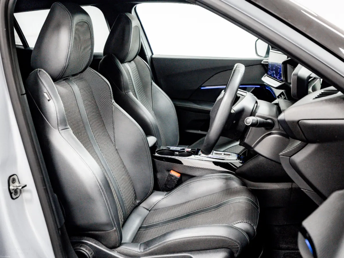 Peugeot 2008 E-GT 54kWh Auto 156HP - Image 3