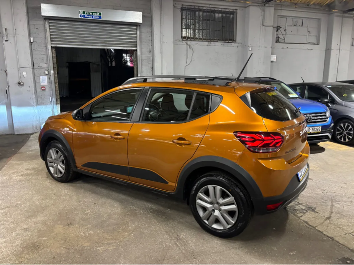 Dacia Sandero STEPWAY EXPRESSION TCE 90 NBI - Image 1