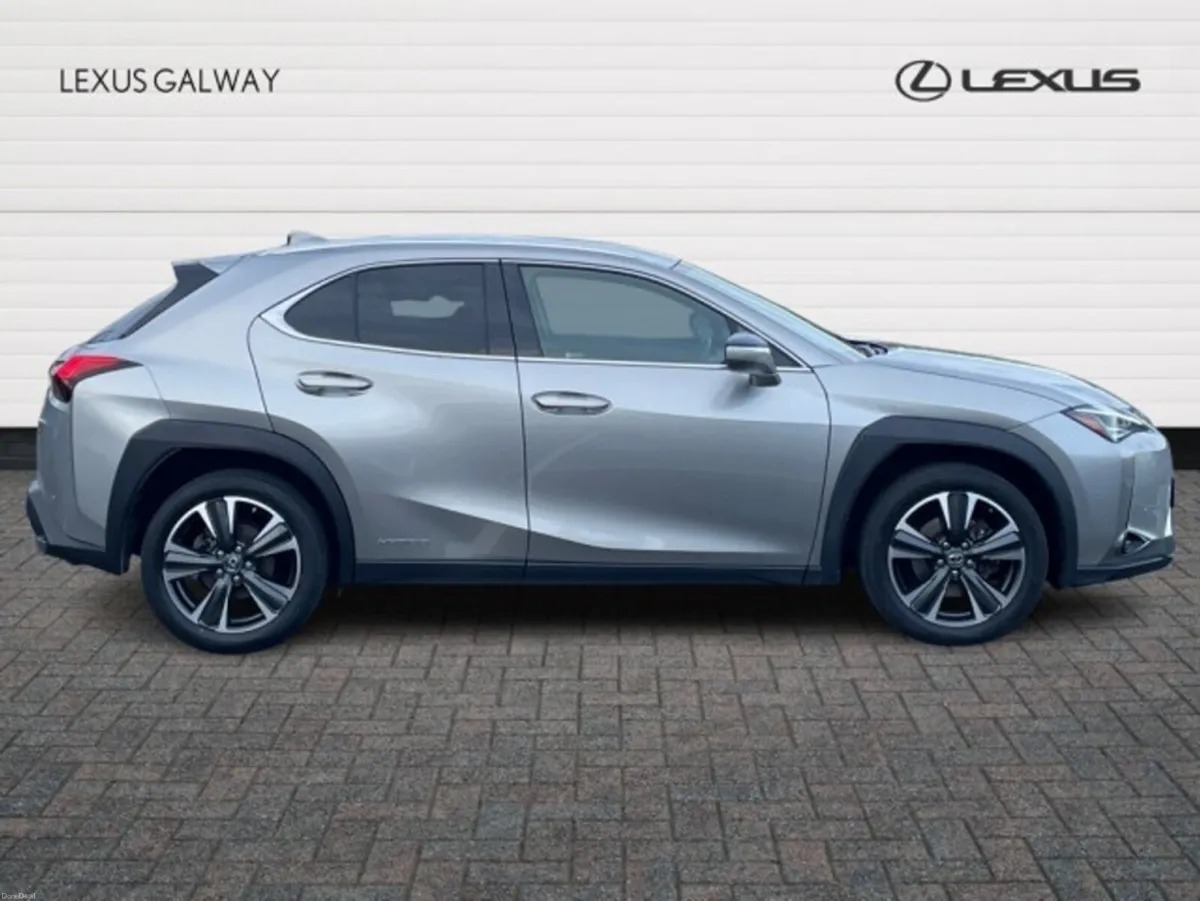 Lexus UX Luxury FWD (Car Play std) // Remote Centr - Image 3