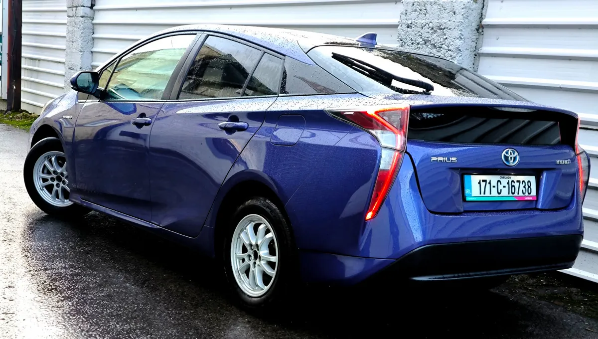 Toyota Prius 2017 BUSINESS EDITION - Image 4