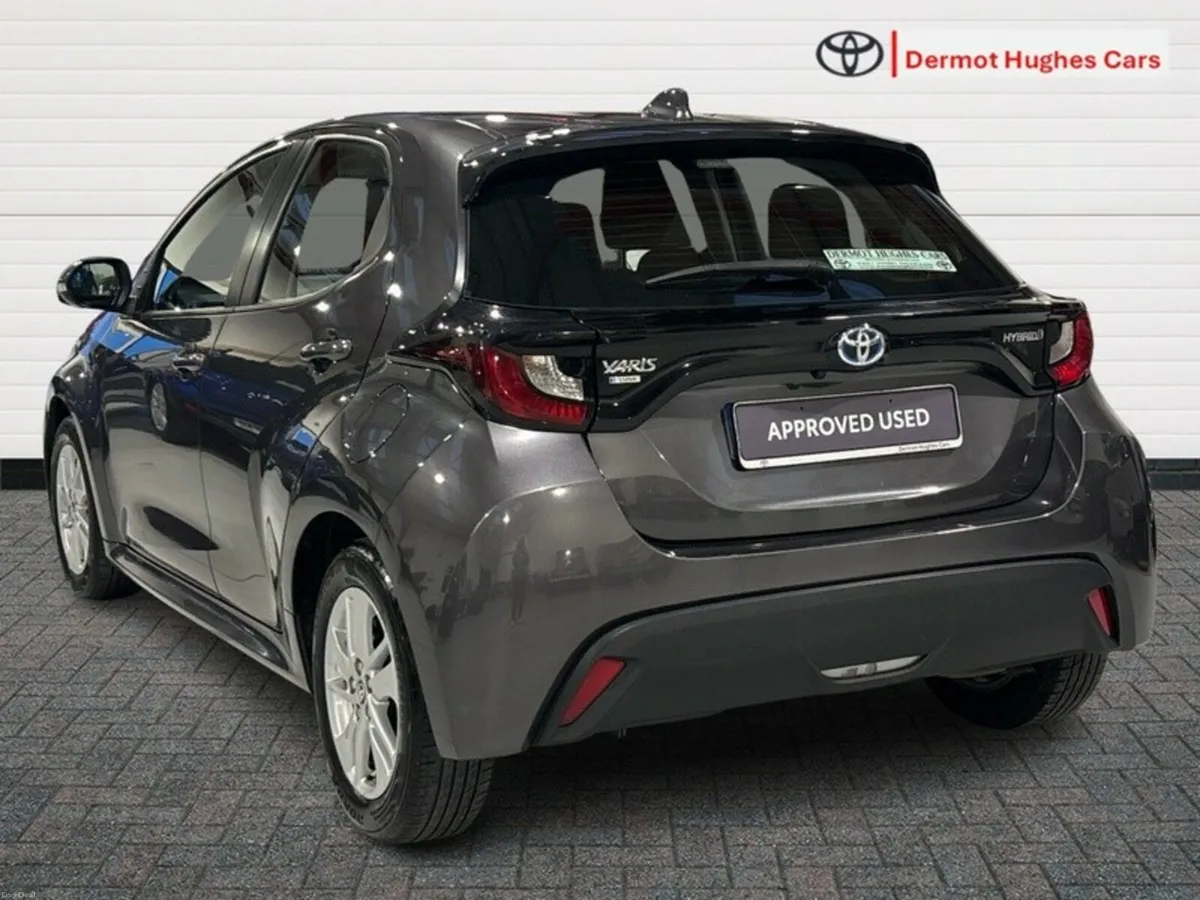 Toyota Yaris HYBRID LUNA AUTO - Image 2
