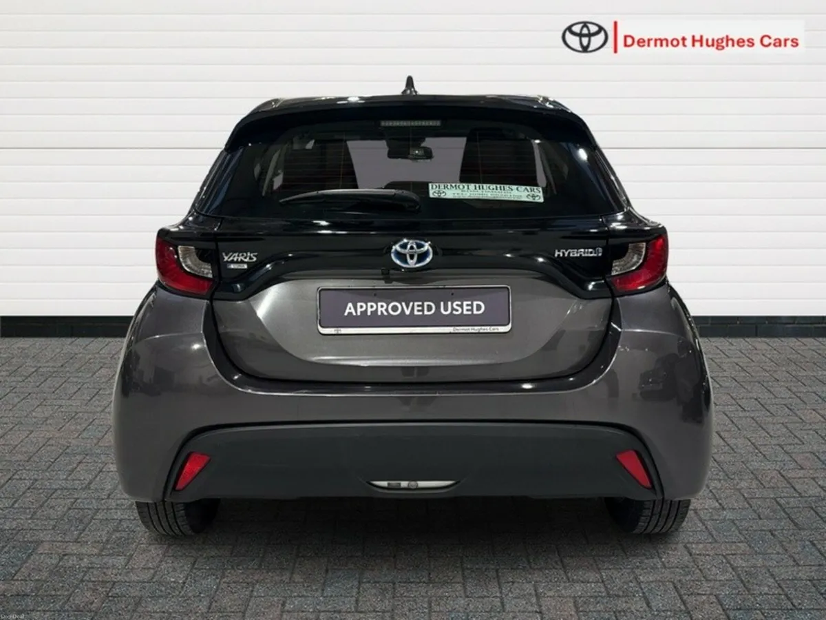 Toyota Yaris HYBRID LUNA AUTO - Image 4