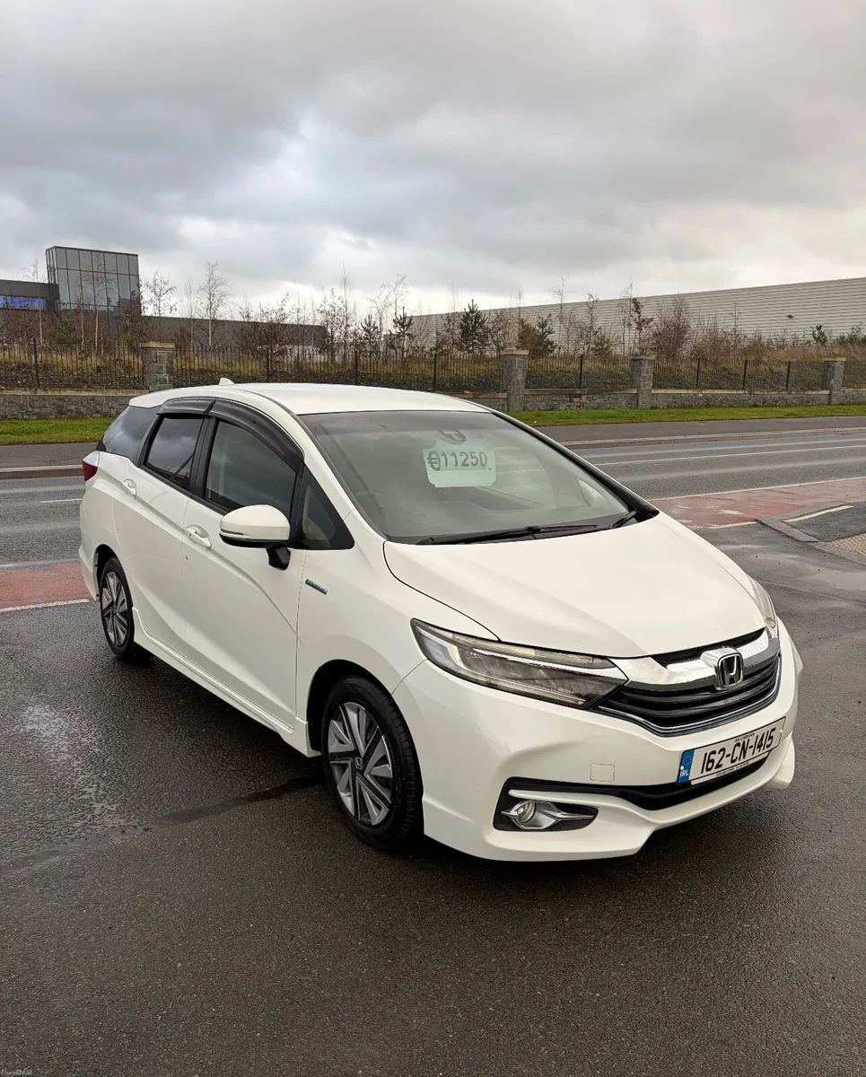 2016 Honda Shuttle 1.5 Hybrid HIGH SPEC - Image 3