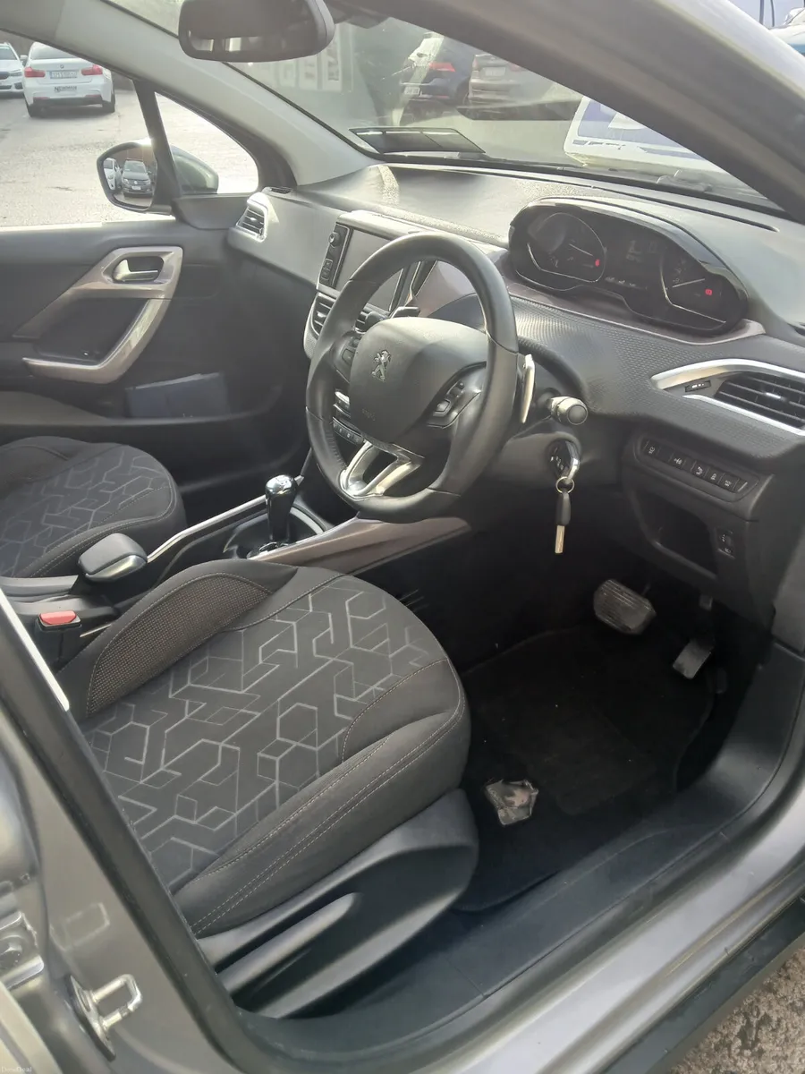 Peugeot 2008  dsl 2015 1 lady owner - Image 4