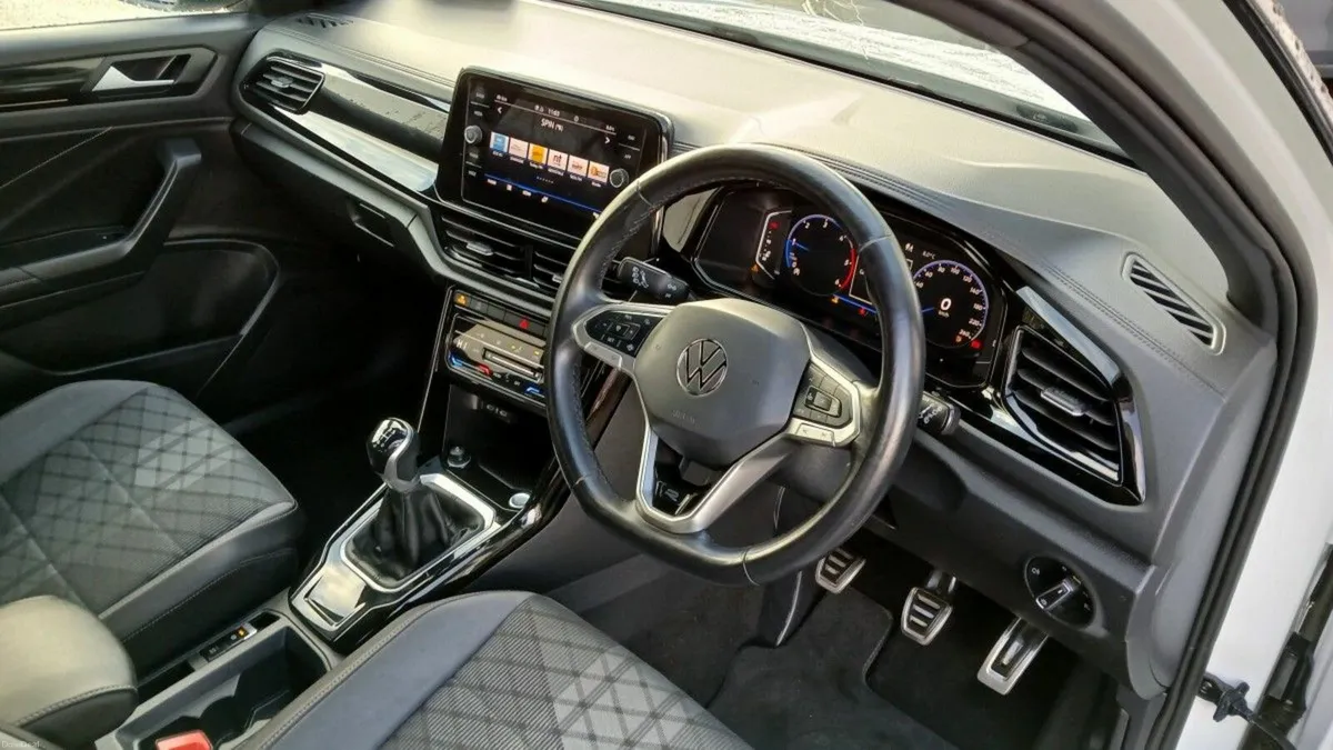 Volkswagen T-Roc R-Line 2.0 TDI 116HP **REAR VIEW - Image 4