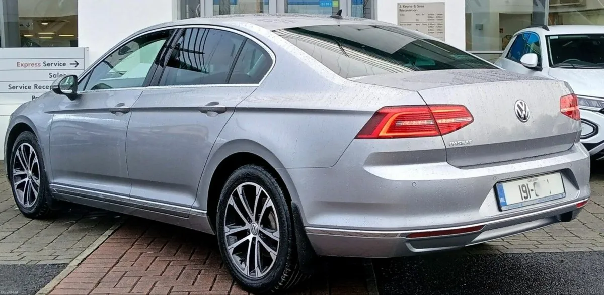 Volkswagen Passat Highline 2.0 TDI 150HP **REAR VI - Image 3