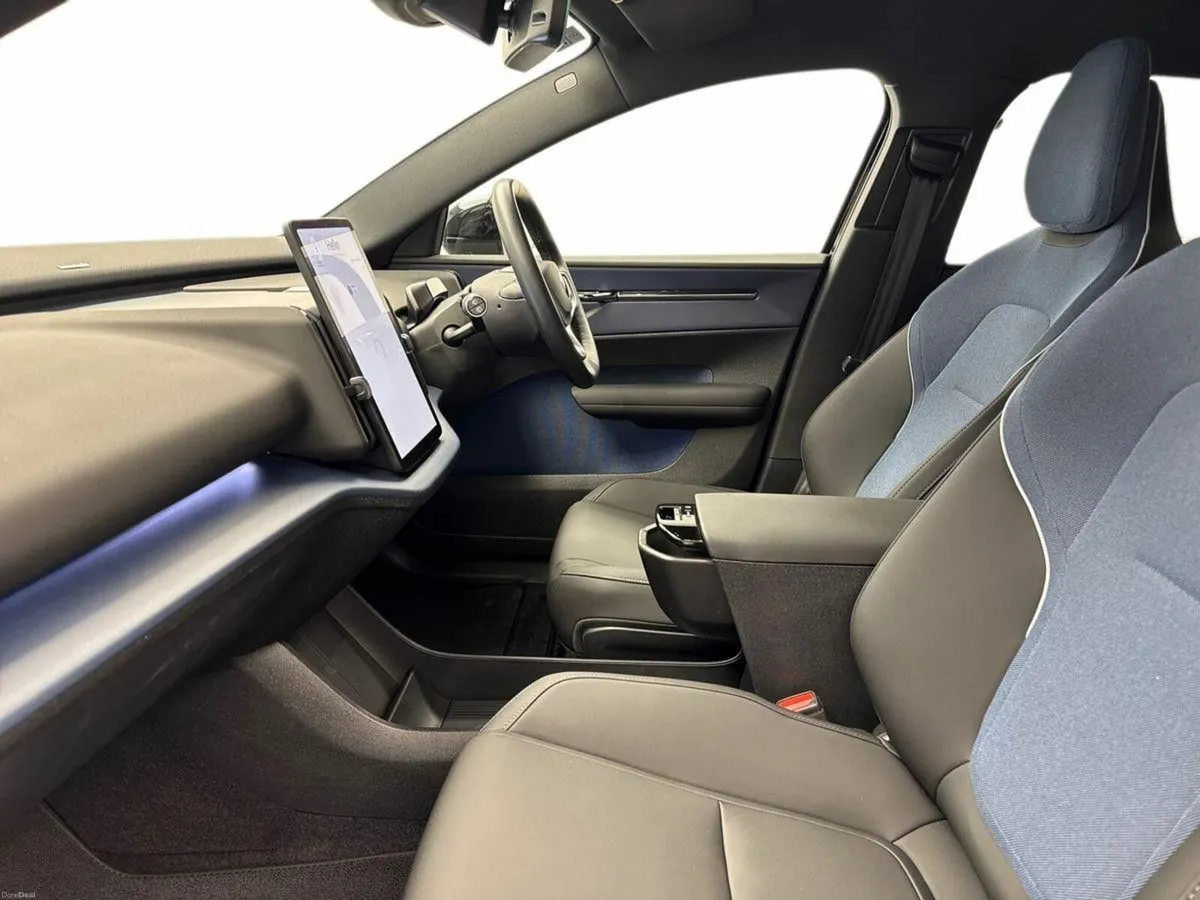 Volvo EX30 PLUS LONG RANG *3YR WARRANTY* €75 PER W - Image 3