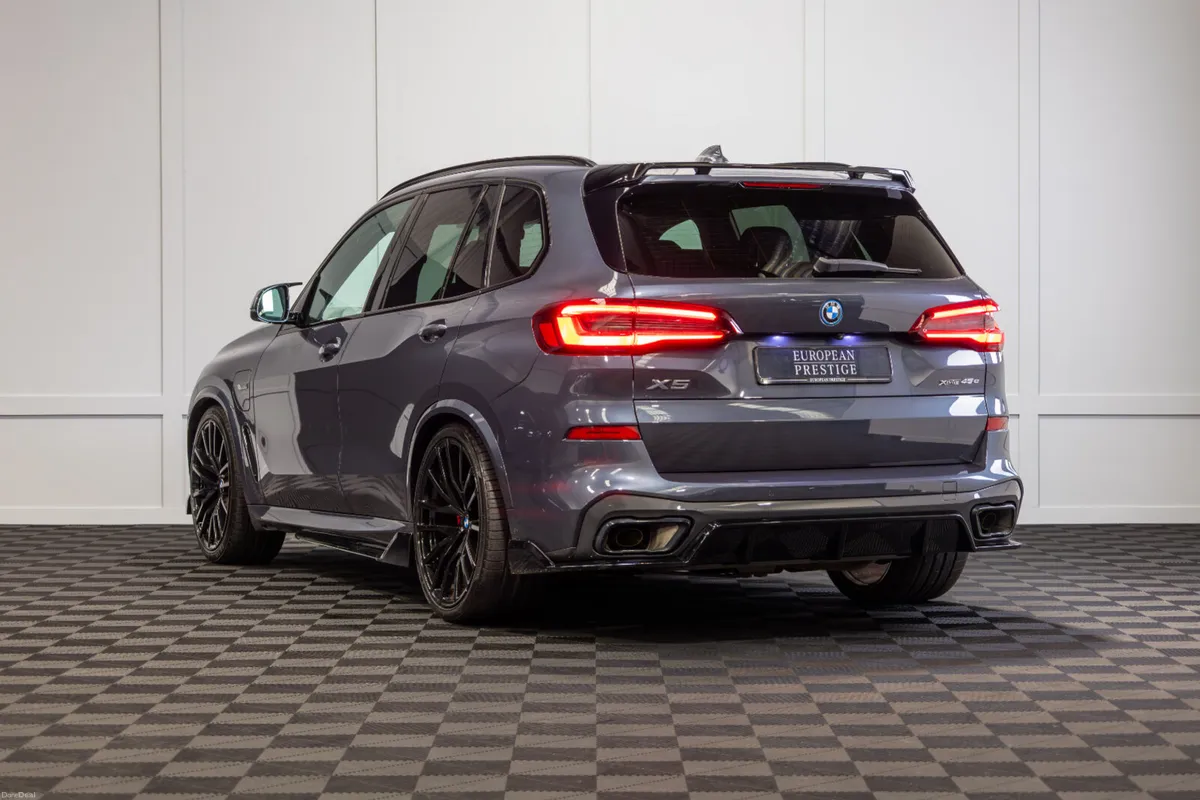 2022 BMW X5 X-Drive 45e M-Sport - Image 4
