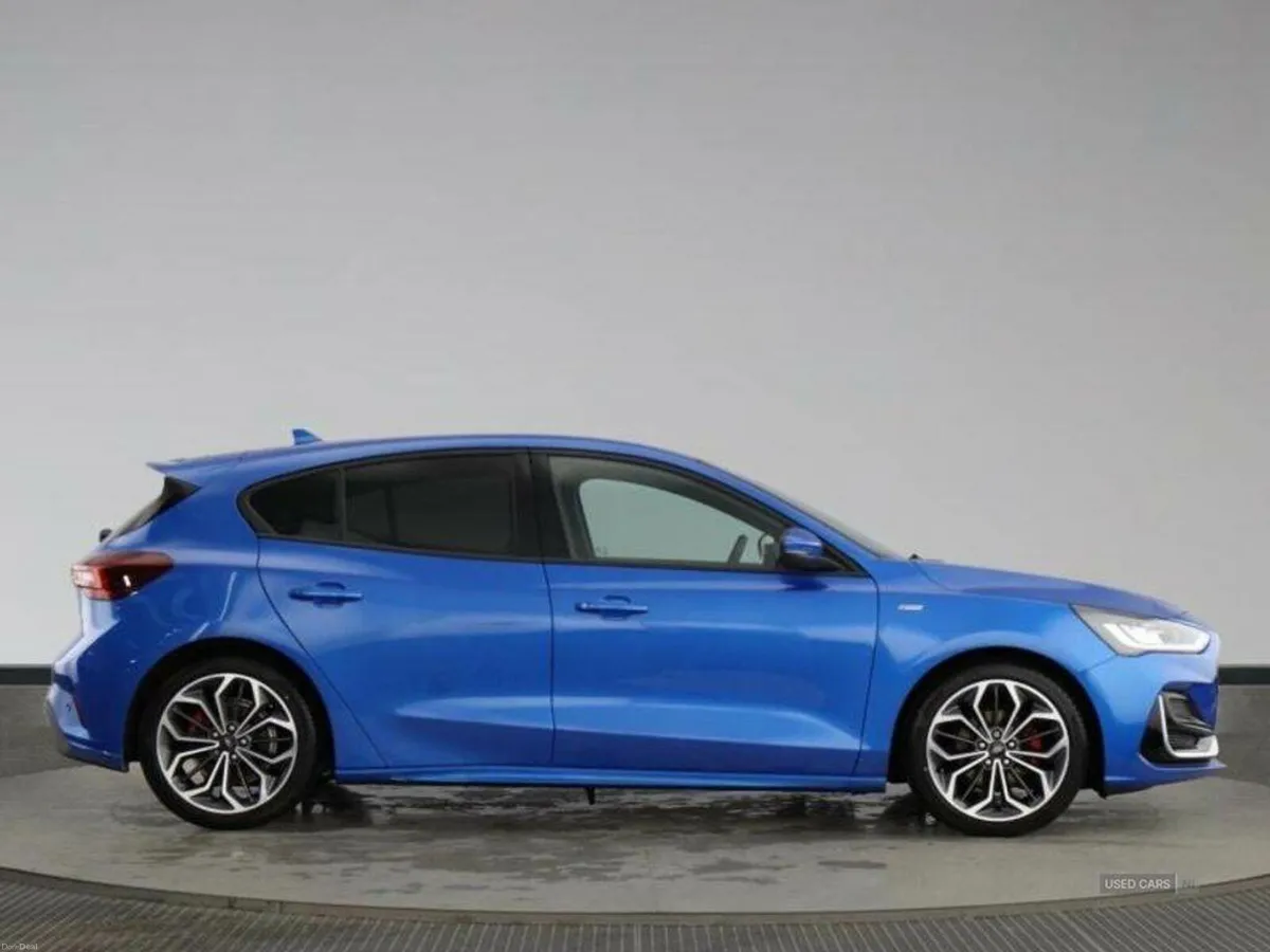 Ford Focus DIESEL HATCHBACK - Image 2