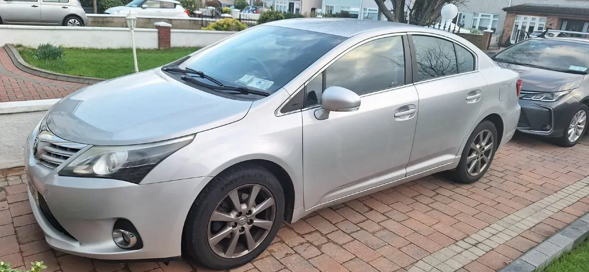 Toyota Avensis 2012 - Image 1