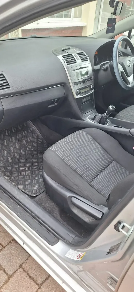 Toyota Avensis 2012 - Image 2