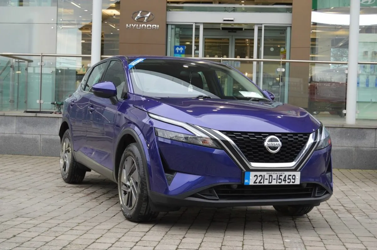 Nissan Qashqai 1.3 PET MILD HYBRID SV CVT - Image 1