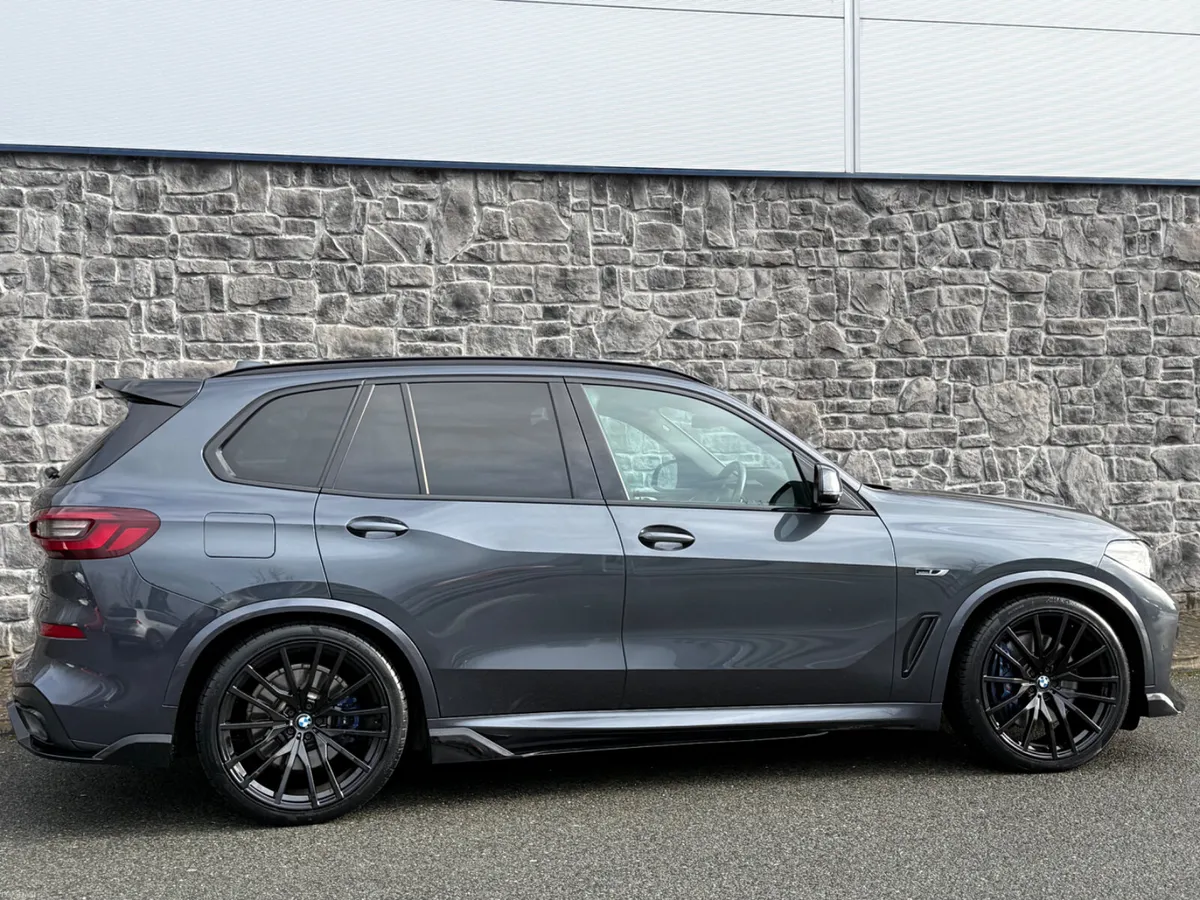 2022 BMW X5 M Sport Pro X-Drive  M Performance 45E - Image 3