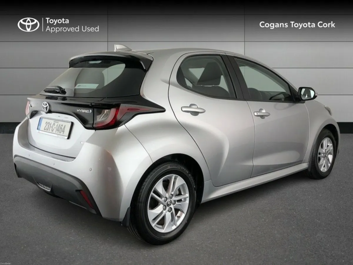 Toyota Yaris YARIS 1.5 HYBRID LUNA - Image 2
