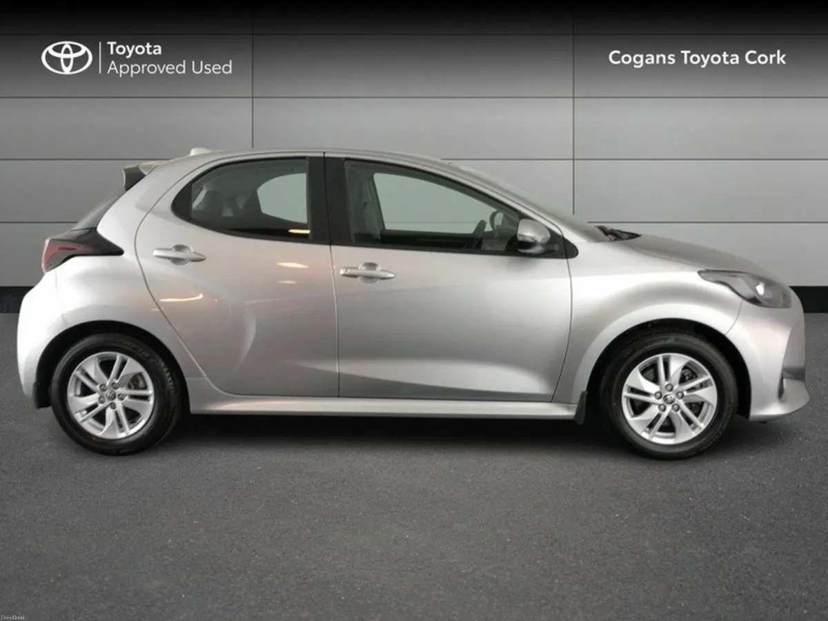 Toyota Yaris YARIS 1.5 HYBRID LUNA - Image 3