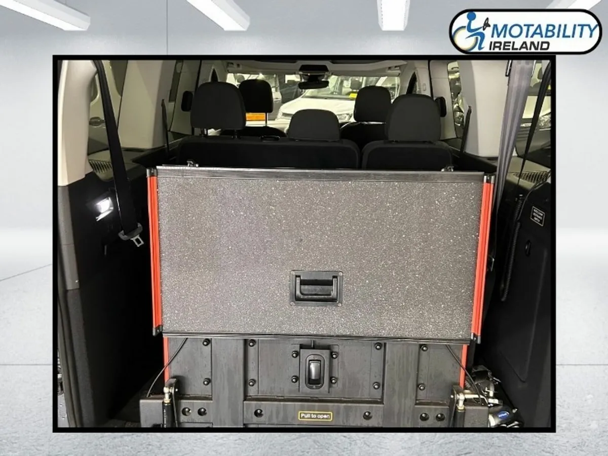Volkswagen Caddy Wheelchair Accessible - Image 4