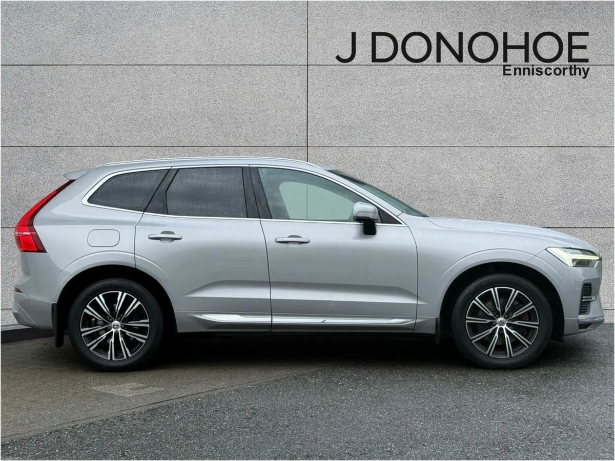 Volvo XC60 B4 (197hp) Inscription Momentum Auto - Image 4