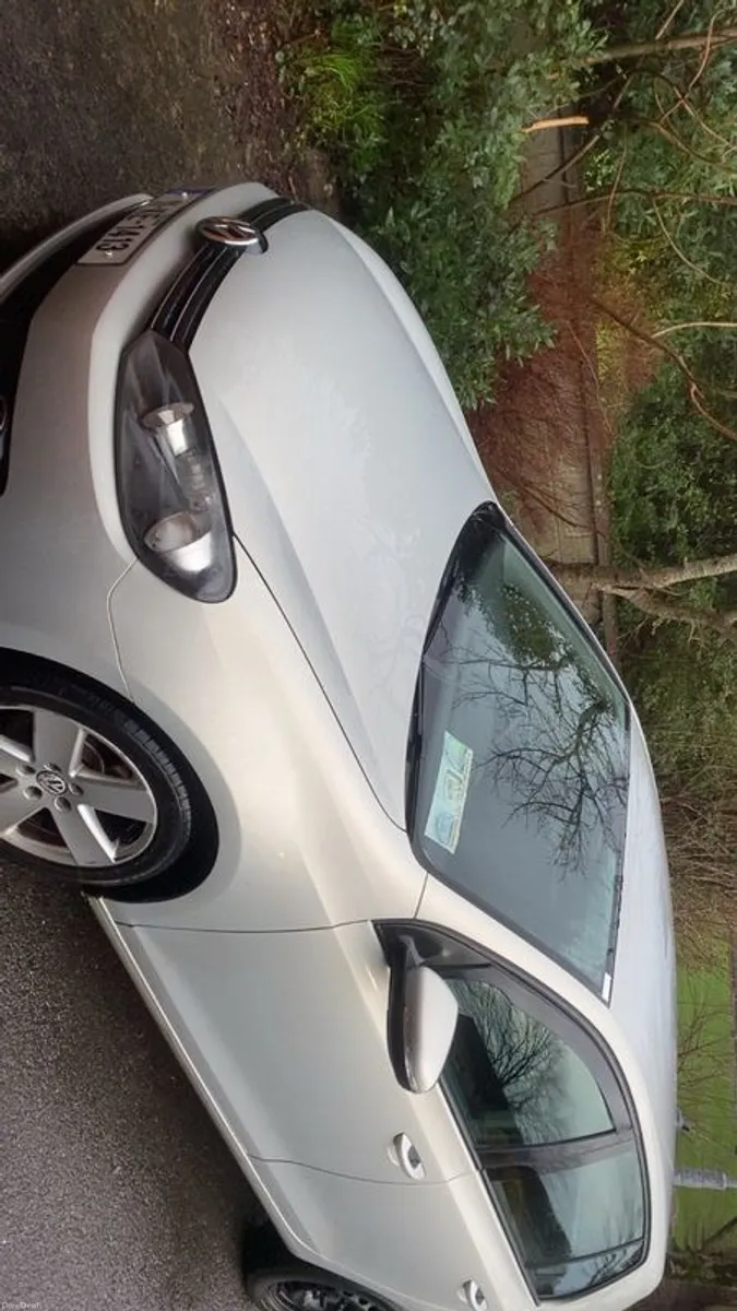 2011 Volkswagen Golf - Image 1