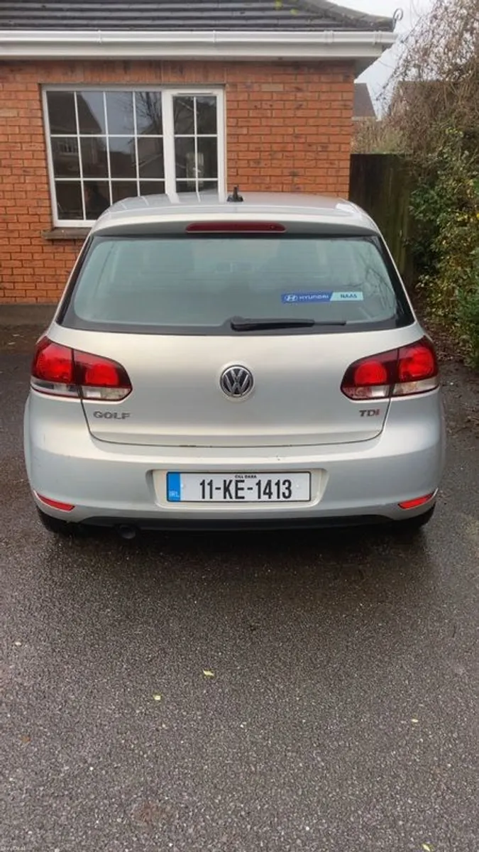 2011 Volkswagen Golf - Image 2