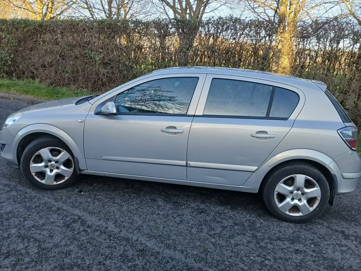 Opel Astra 2008 - Image 2