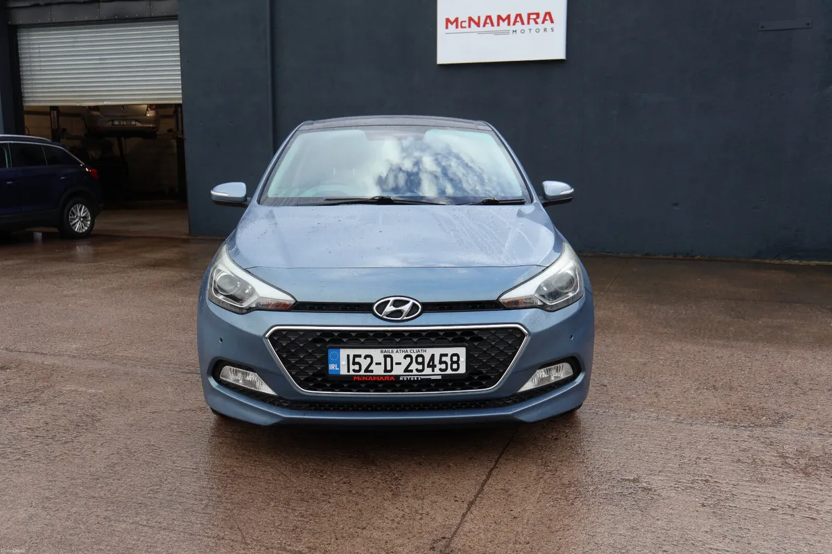 Hyundai i20 Premium Low Kms Pan Roof Heated Seats - Image 4