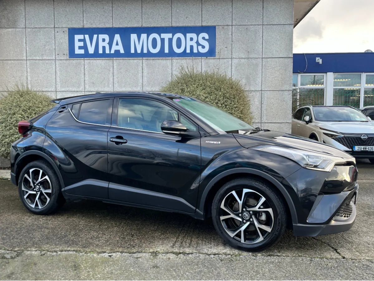 Toyota C-HR SOL HYBRID AUTOMATIC 1.8 PETROL //HALF - Image 3