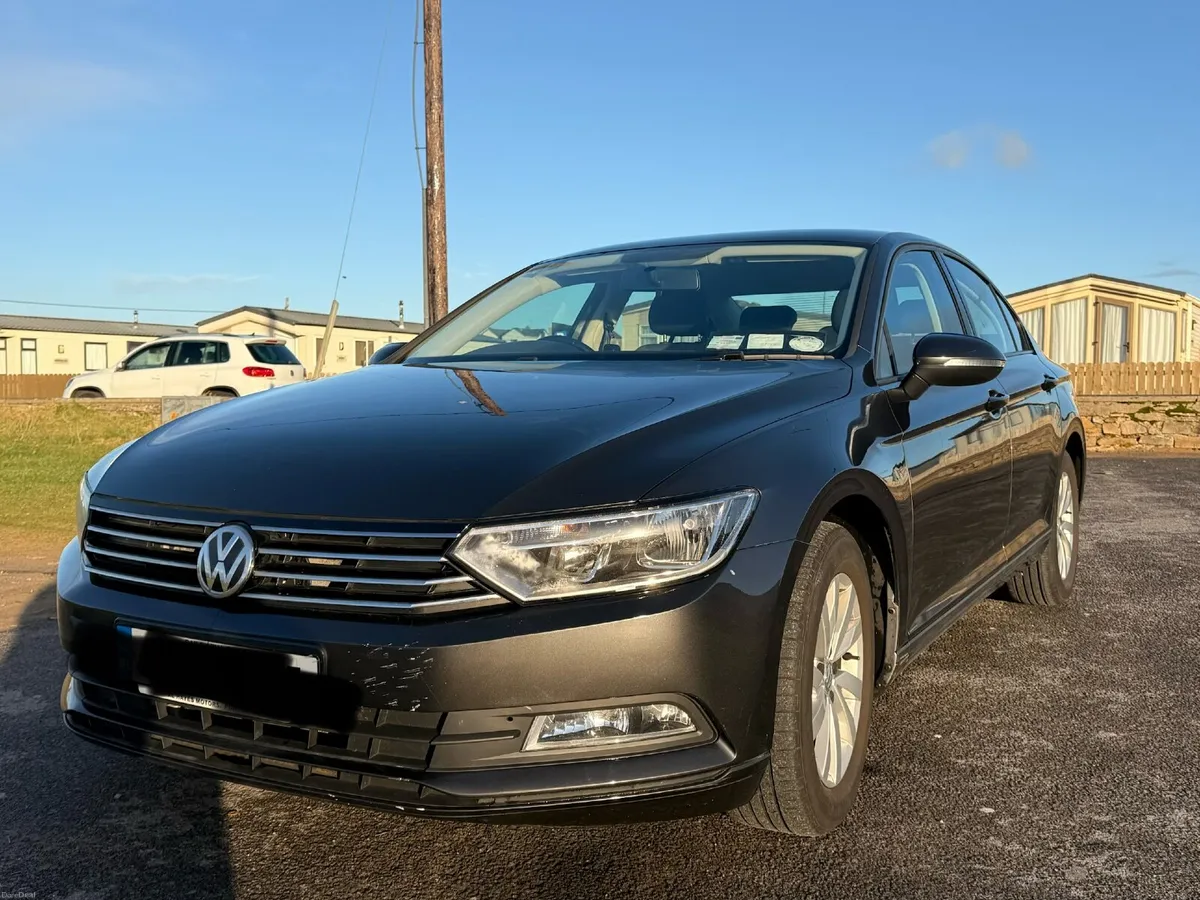Volkswagen Passat 2018 - Image 2