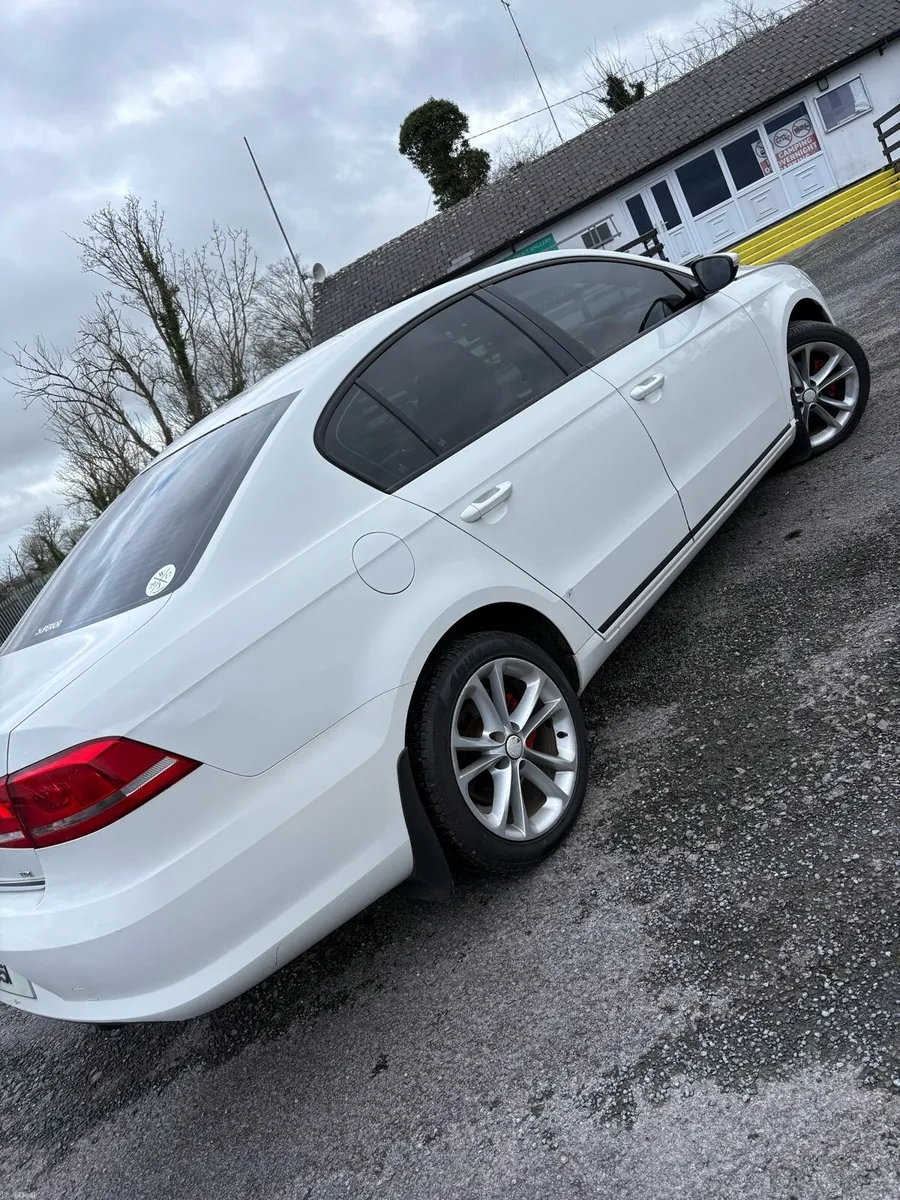 2011 Volkswagen Passat - Image 3