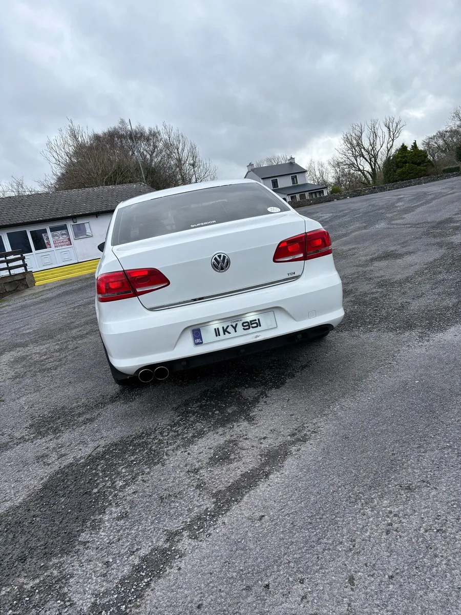 2011 Volkswagen Passat - Image 4