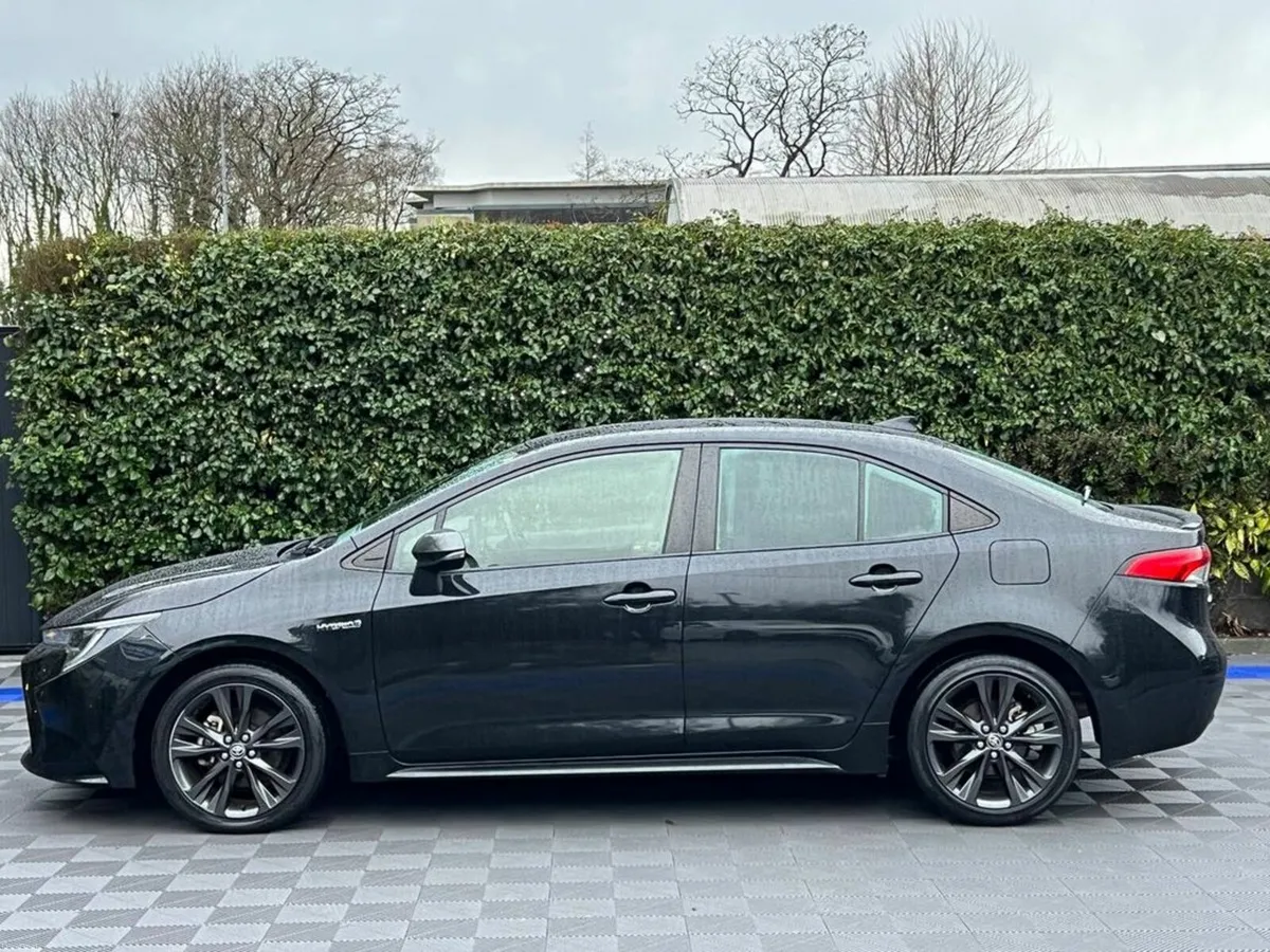 Toyota Corolla WXB 1.8 HYBRID // HEADS-UP DISPLAY - Image 3