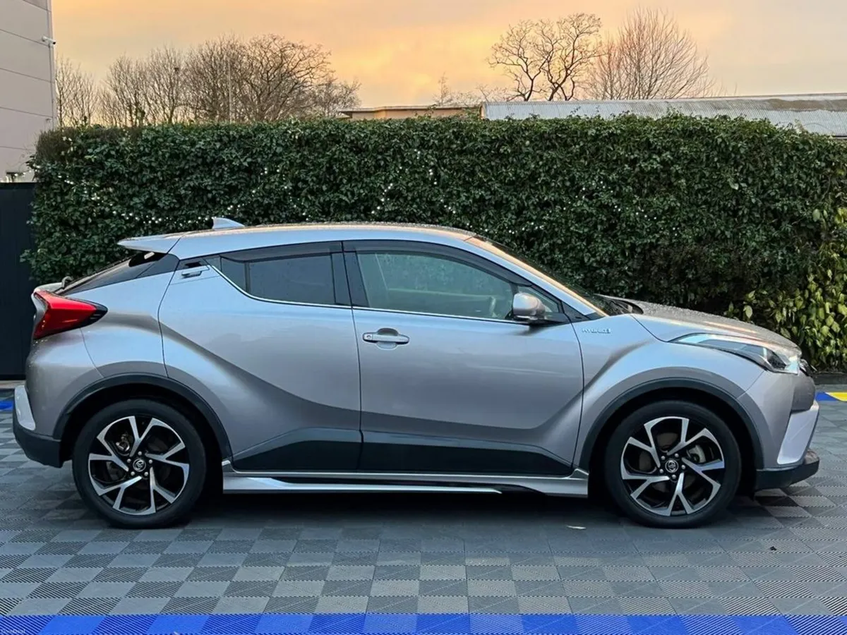 Toyota C-HR G-LED EDITION 1.8 HYBRID // HEATED SEA - Image 2