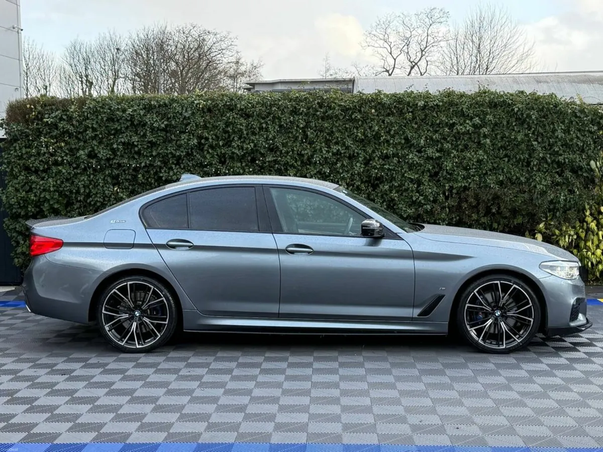 BMW 5-Series 530e M-SPORT COMPETITION 2.0 HYBRID / - Image 2