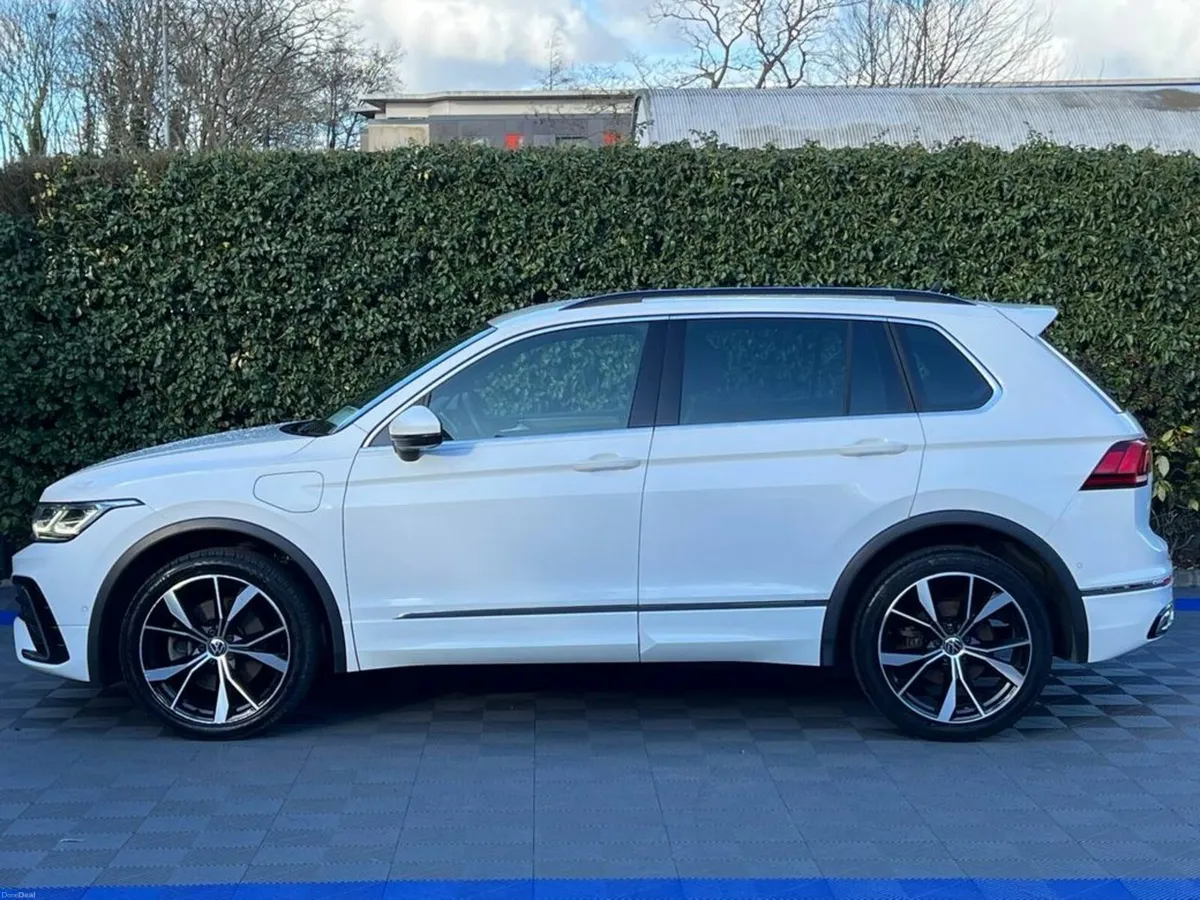 Volkswagen Tiguan R-LINE 1.4 HYBRID // 20" R-LINE - Image 3