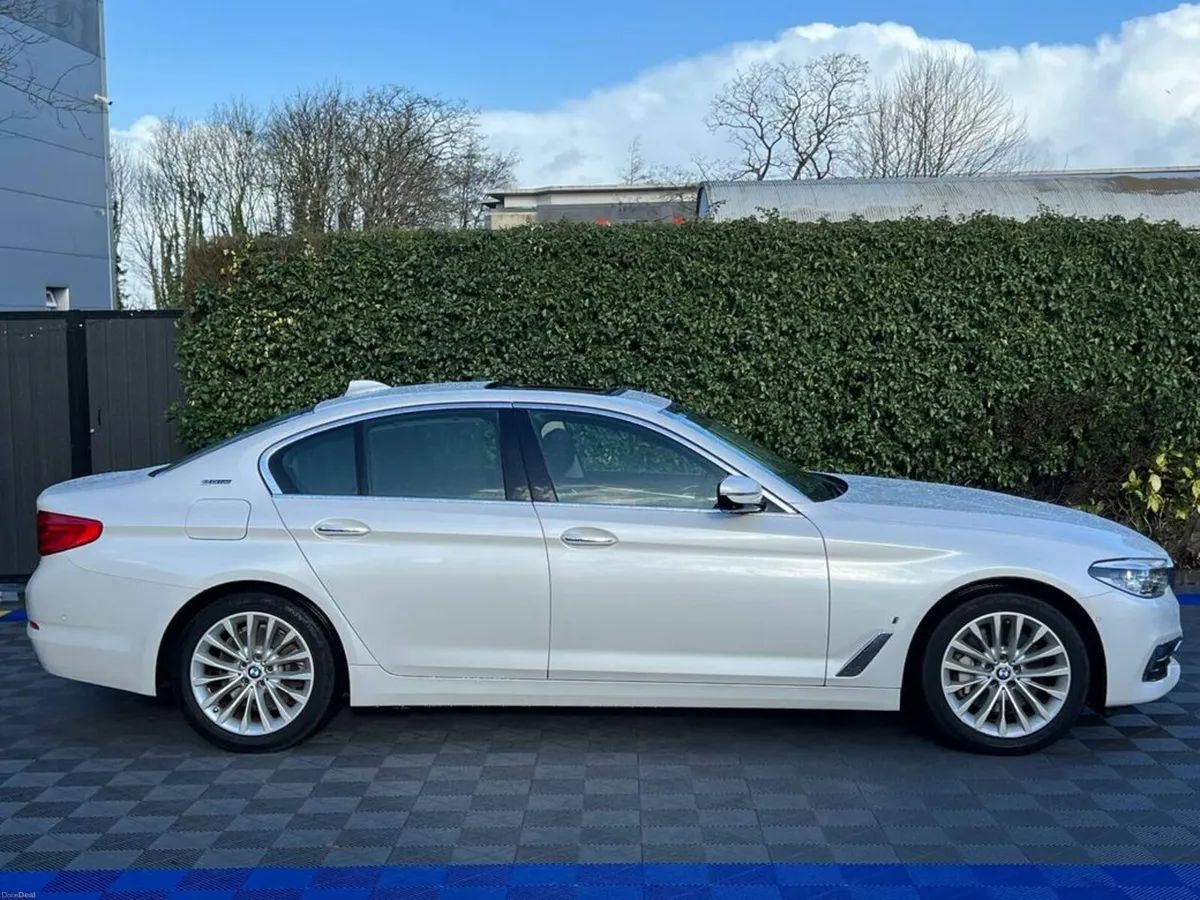 BMW 5-Series 530e LUXURY LINE 2.0 HYBRID // FULL S - Image 4