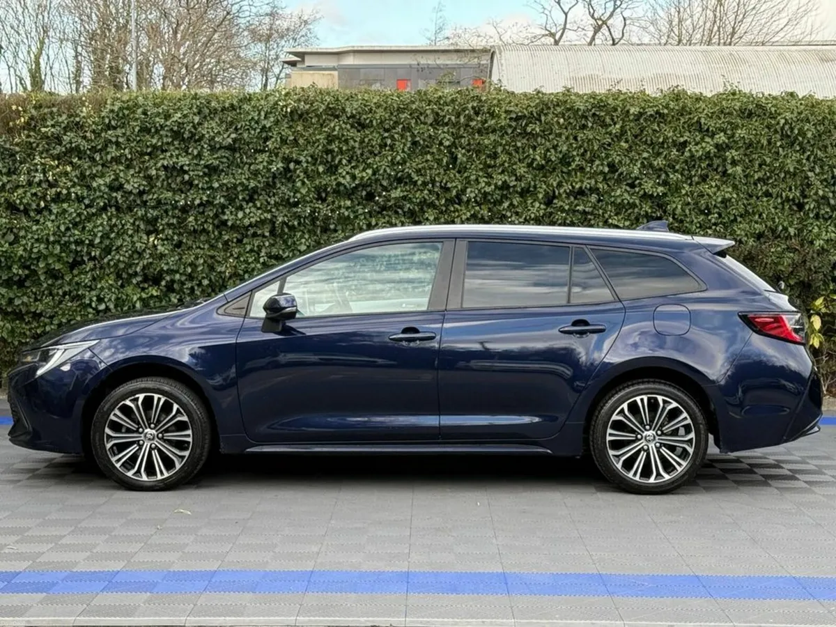 Toyota Corolla SOL TOURING 1.8 HYBRID // FULL SERV - Image 3