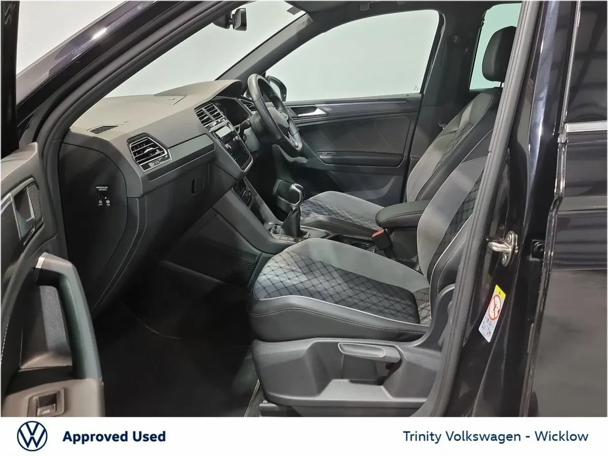 Volkswagen Tiguan ** DEPOSIT TAKEN ** R-LINE ** 2. - Image 4