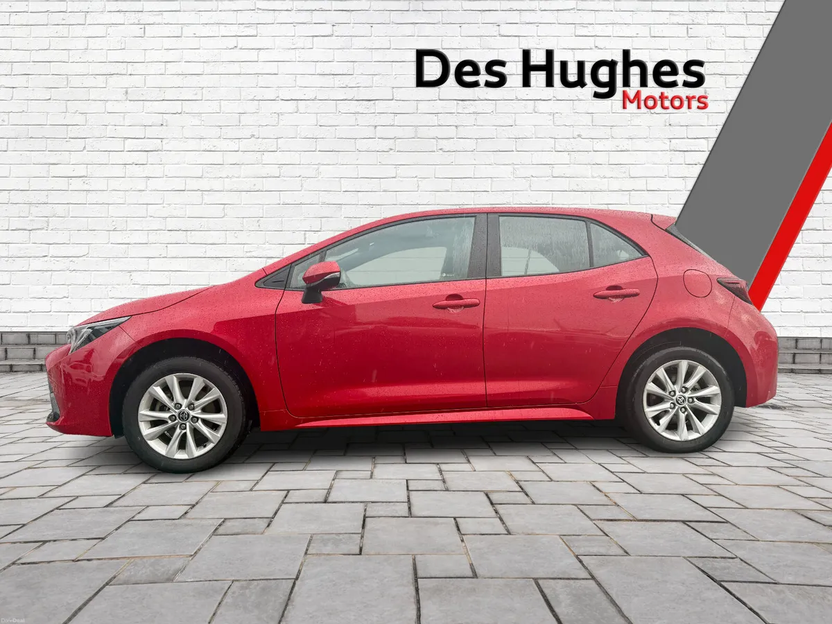 Toyota Corolla 2023 Hybrid Luna Hatch - Image 4