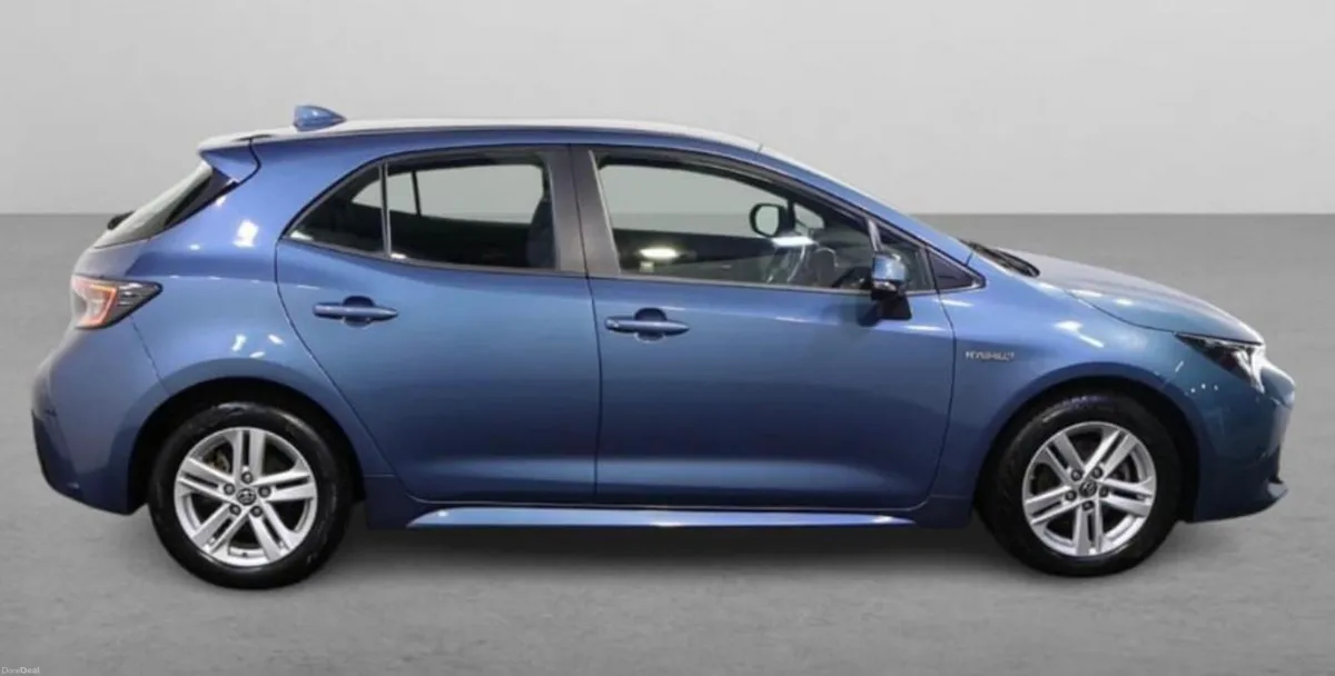 201 Toyota Corolla 1.8 Hybrid Automatic - Image 2