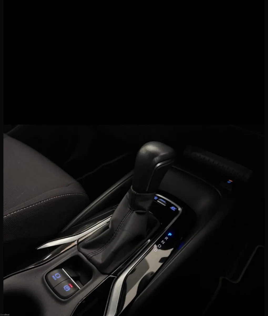 201 Toyota Corolla 1.8 Hybrid Automatic - Image 4