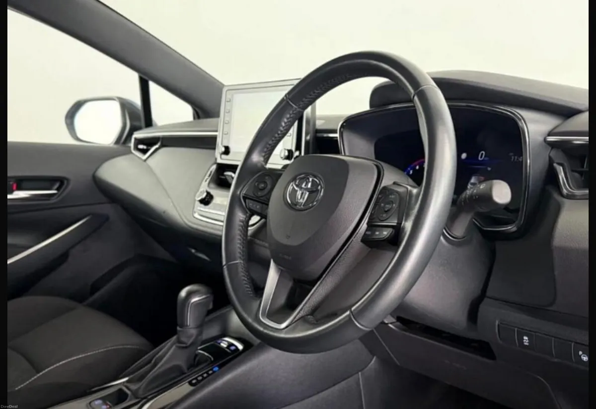 201 Toyota Corolla 1.8 Hybrid Automatic - Image 3