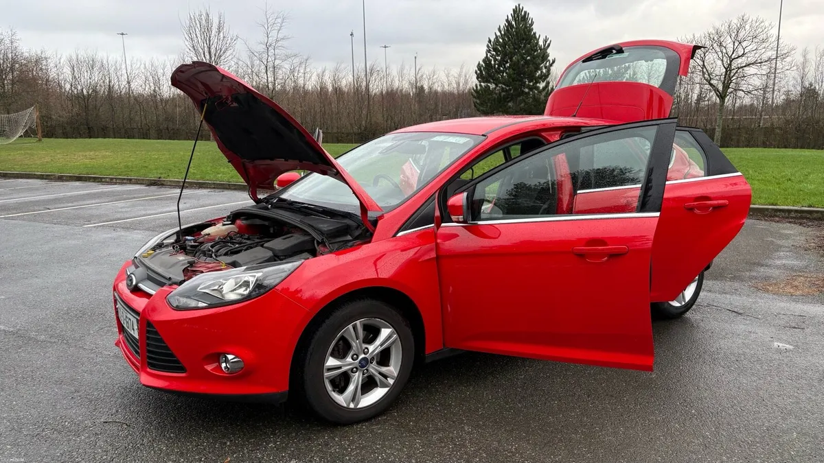 Ford Focus Zetec 1.6 low mileage - Image 4