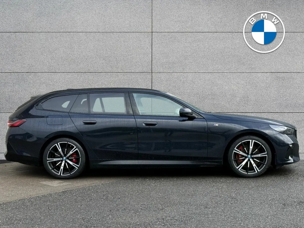 BMW i5 eDrive40 M Sport Pro Touring - Image 4
